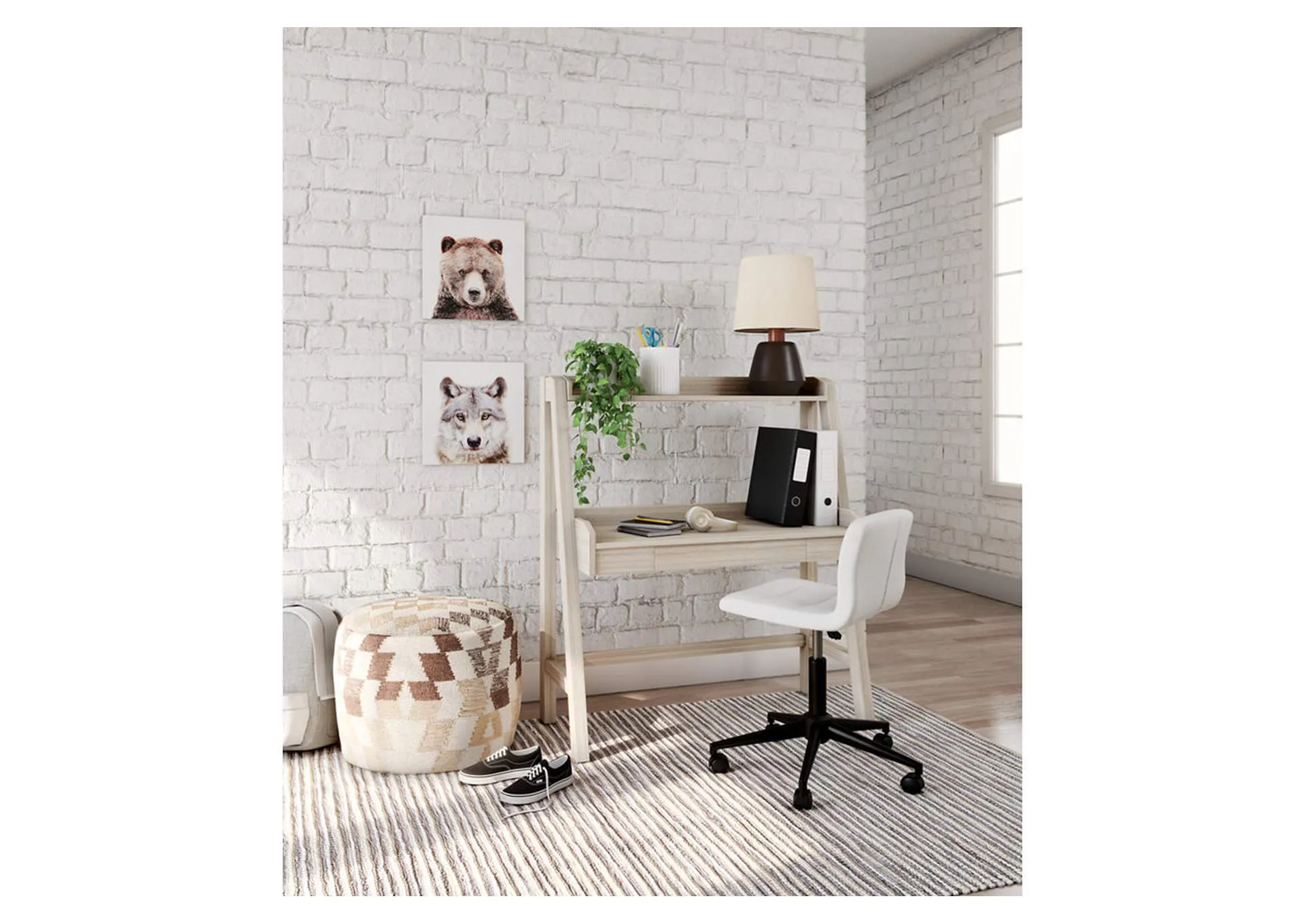 Blariden Desk with Hutch