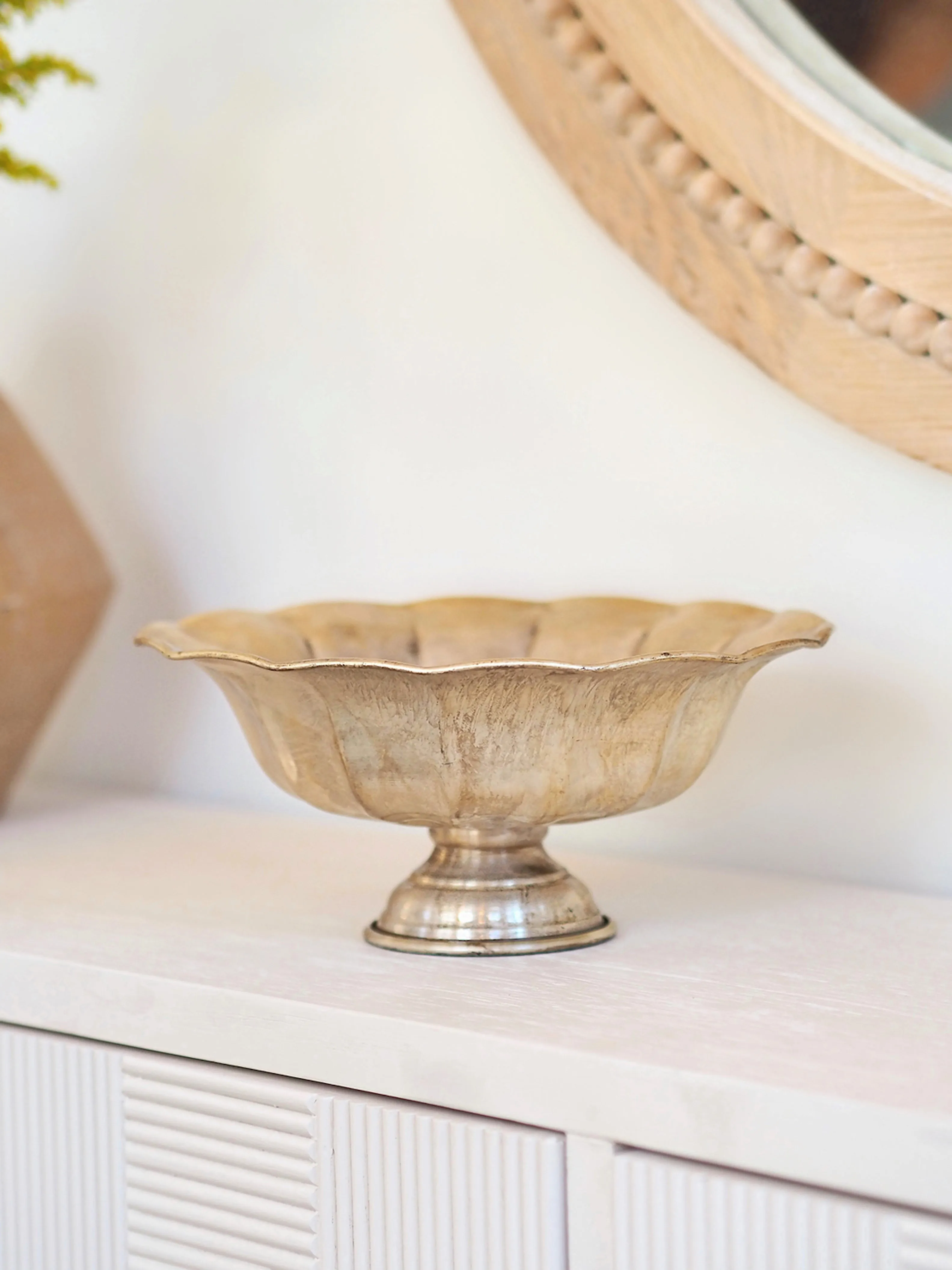 Decorative Ruffle Footed Bowl