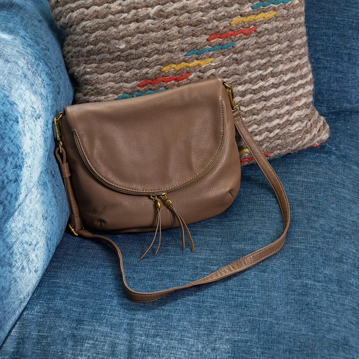 Fern Foldover Messenger In Pebbled Leather - Dark Elm