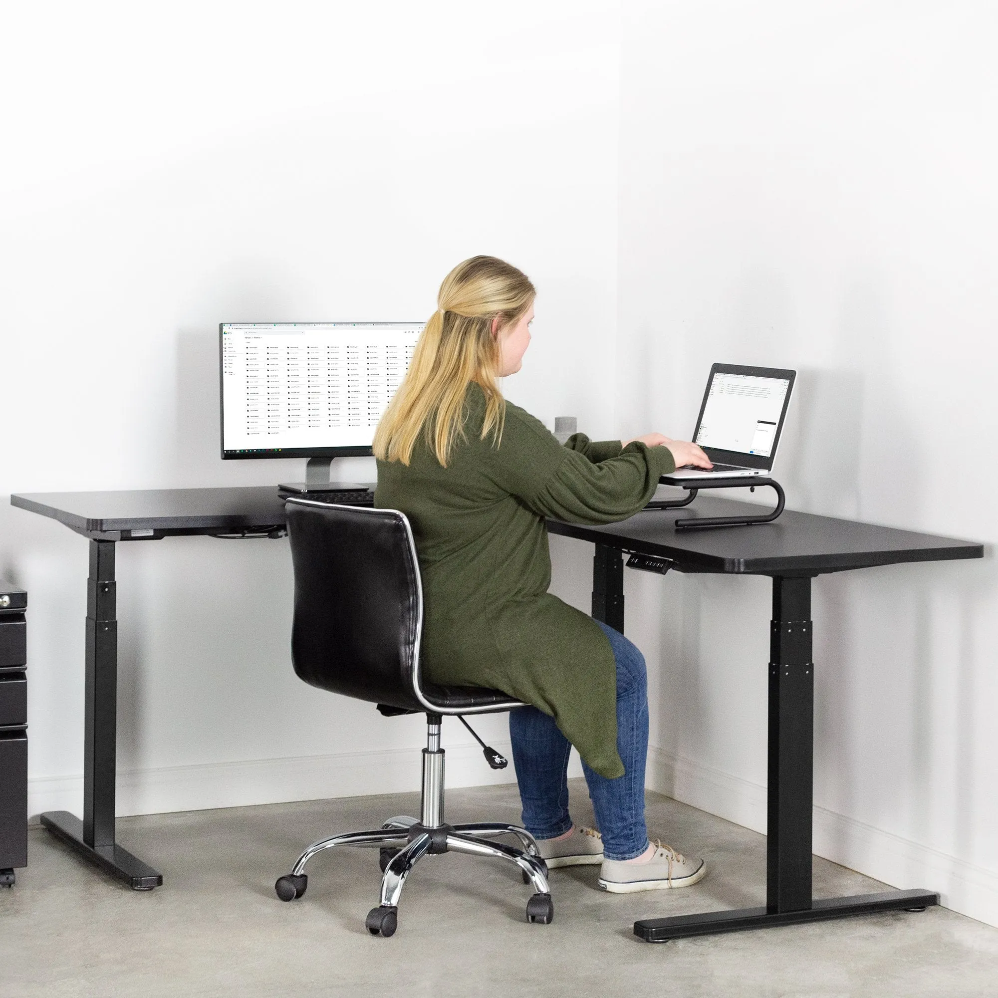 L-Shaped Corner Workstation Desk with Controller