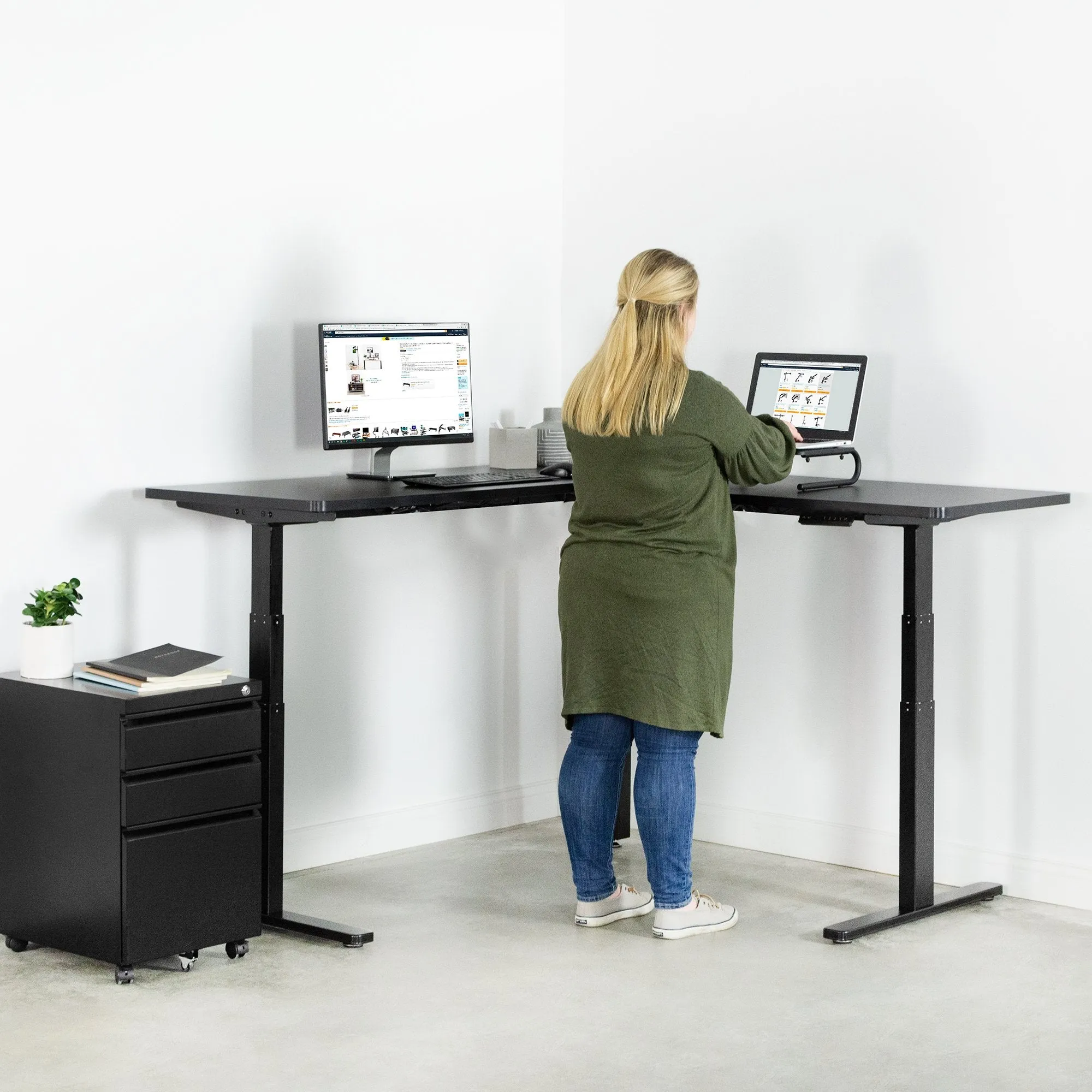 L-Shaped Corner Workstation Desk with Controller