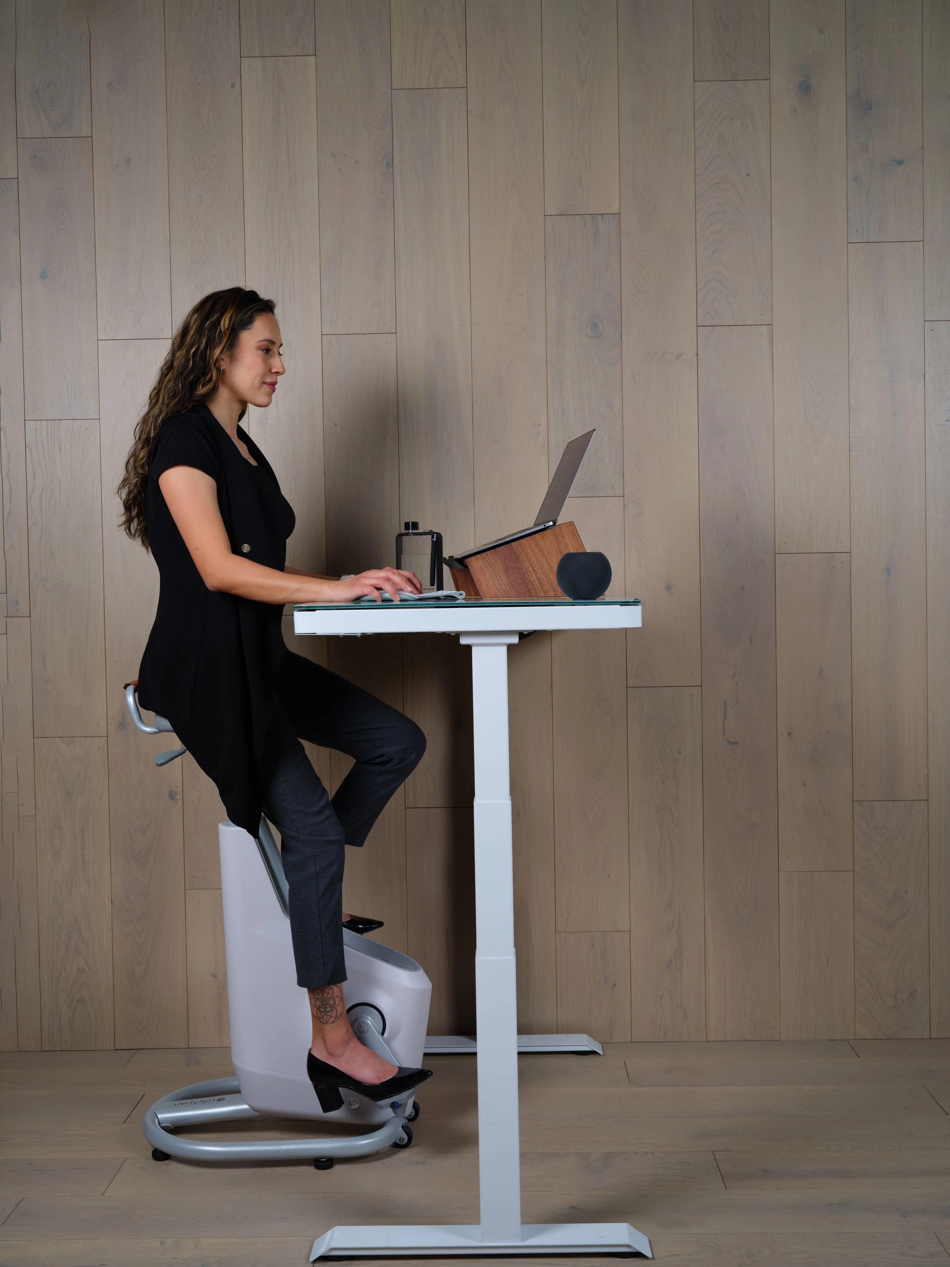 Modern Glass Standing Desk for Sustainable Development Goals (SDG) - Optimal Design